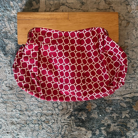 Old Navy Handbags - FINAL SALE - 🌟⭐️- Super cute wooden clasp clutch